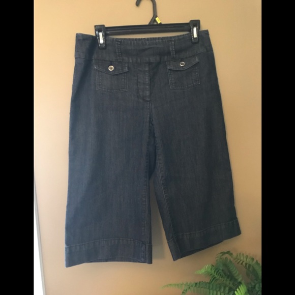 Jean capris - Picture 1 of 4